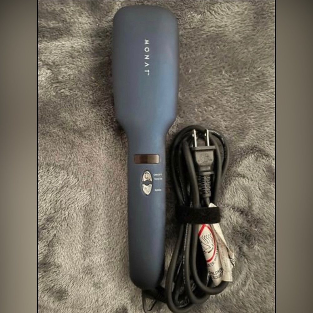 Monat ionic straightener brush